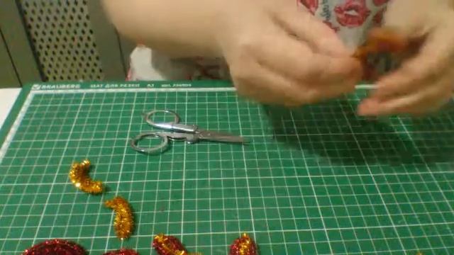 Символ 2021 года. Бычок из новогодней мишуры. смотреть онлайн