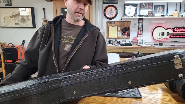 Trade Thursday: Gibson Les Paul White Hardshell Guitar Case for Trade or Sale🎸 смотреть онлайн