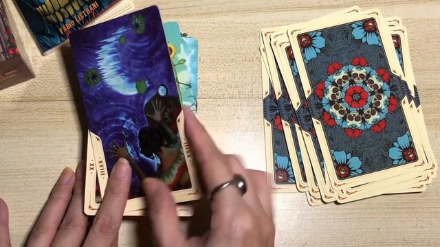 UNBOXING: SANTA MUERTE TAROT ??? Happy Halloween!!