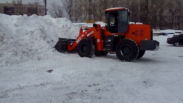 Работа фронтального погрузчика Neo 300 смотреть онлайн