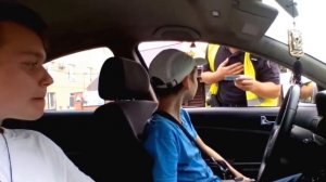 Полиция остановила школьника за рулем! И обламалась