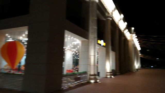 Ночная Астрахань  Мосты, фонтаны, музыканты и куб