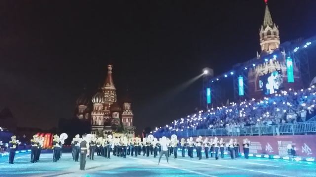 Выступление шамана на красной площади день флага. Шаман - встанем - Спасская башня 2022. Спасская башня фестиваль. Фестиваль Спасская башня шаман. Футболка XV фестиваль Спасская башня.