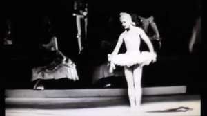 Танцует Майя Плисецкая