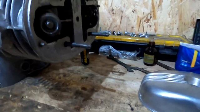 Сборка двигателя мотоцикла Урал. Часть 5 - краткий обзор купленных головок и сцепления смотреть онлайн