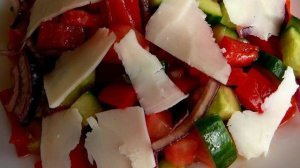Салат Шопский с маринованными перцами. Бонус Болгарские перцы в медовой заливке