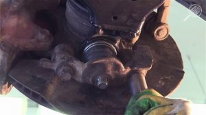 Замена нижней шаровой опоры передней подвески