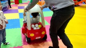 МИНИКИ в игровой площадке/ игровая площадка/ дети играют