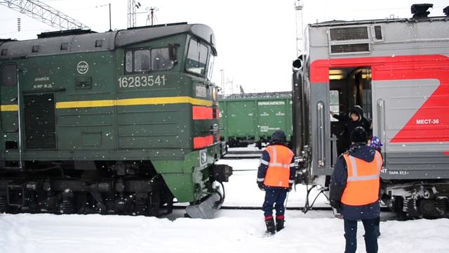 Сцепка тепловоза 2ТЭ10У-0177 с поездом №68 Москва-Абакан смотреть онлайн