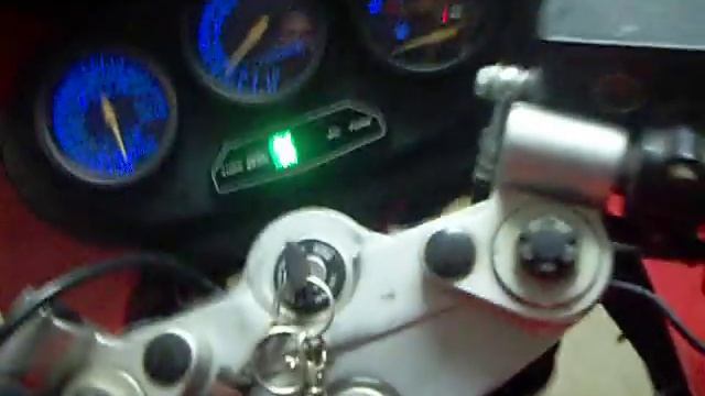 Suzuki GSX-F 600 KATANA 1994 starting in the garage смотреть онлайн