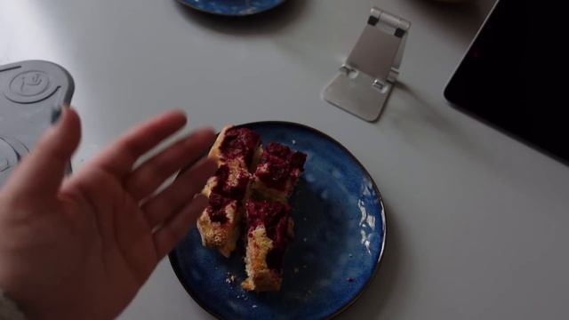 Шарлотка с вишней / Мне лучше / Необычный маникюр / Сосед орет и ругается / Новости в Инстаграм смотреть онлайн