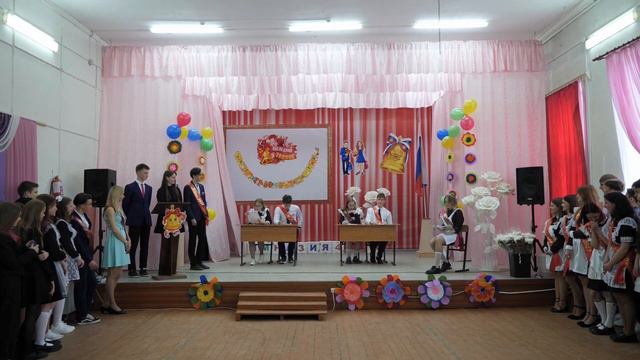 Последний звонок 9х классов Гимназии №4 (20.05.22). Удивлён увиденным. смотреть онлайн