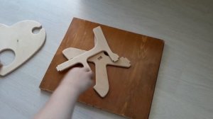 Винный столик из фанеры в форме сердца. Показываю весь процесс изготовления (можно скачать чертежи)