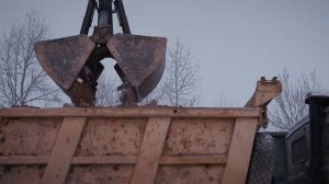 Разгрузка глины из ж/д вагонов