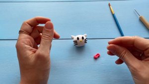 Как слепить Хеллоу Китти из воздушного пластилина. Лепим Hello Kitty.