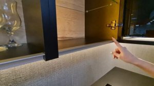 Вариант кухни-гостиной с барной стойкой + пенал с подсветкой