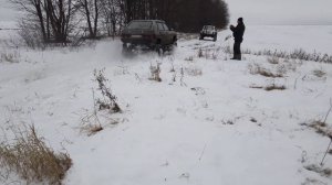 Девятка на 32  .Нива на порталах и 37 .УАЗ на 35 и Нива на 29 колесах на зимнем бездорожье