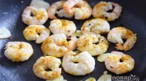 Легкий салат из креветок