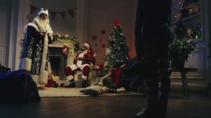 Дед Мороз связал Санта Клауса