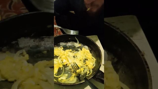 яичница с луком самый вкусный обед на целый день смотреть онлайн