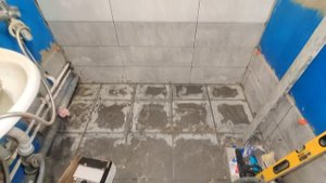 Укладываю настенную плитку в ванной. Часть 1. Ремонт ванной комнаты.