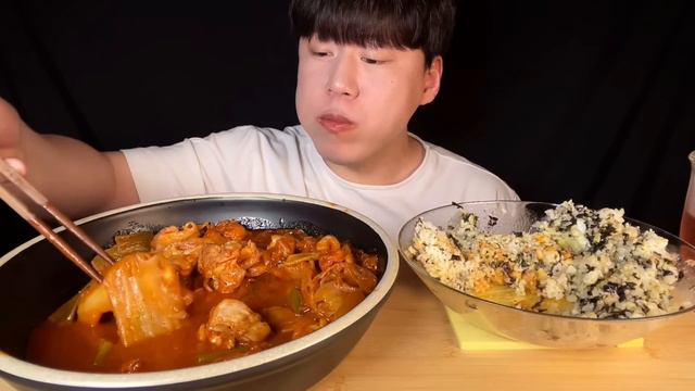 SUB) 묵은지 닭볶음탕 & 참치마요밥 먹방 ASMR 매콤새콤달콤 묵은지와 납작당면이 들어간 닭도리탕🔥 참치마요덮밥에 비벼먹으면 존맛탱