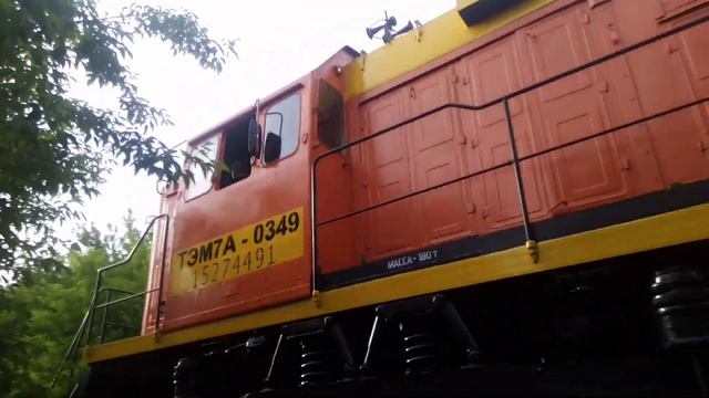 Кемерово ТЭМ7А 0349 сплотка ТЭМ2 5315 двигаются на ст.сортировочная смотреть онлайн