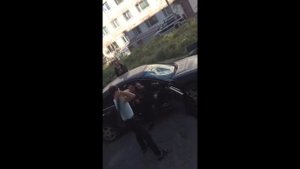 Где бабки? Мужик разбил битой чужую машину за долги