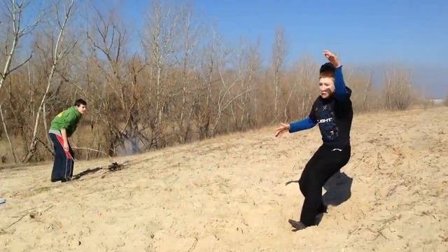 Переднее сальто + Рондат + Заднее сальто.