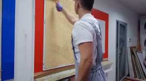 Нанесение фактурной краски без шпатлевания