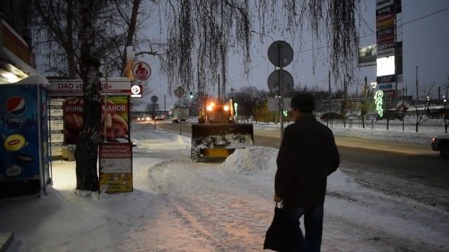 Погрузчик ANT-1000.01. Чистка тротуаров от снега. смотреть онлайн