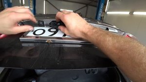 Camry 50 "Три Ольги" Серия 2. Замена плафона подсветки номера.