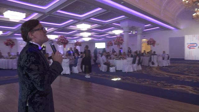 Ведущий на праздник в Москве Илья Анисимов смотреть онлайн