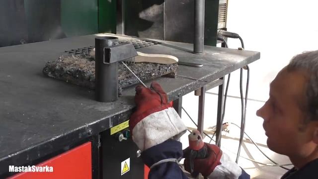 Как приварить прожилины к круглому столбу