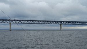 Россия: увлекательное путешествие на теплоходе по реке Волга. Проходим под мостами