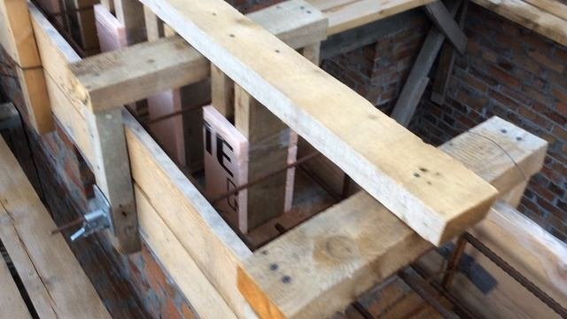 Опалубка армопояса готова 1 часть.MOV