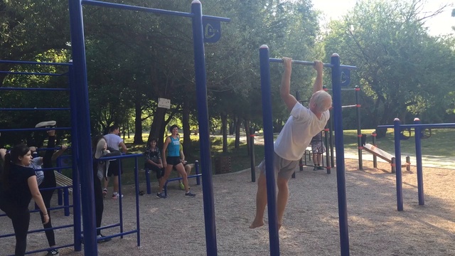 Зарядка для глаз. На перекладине. смотреть онлайн