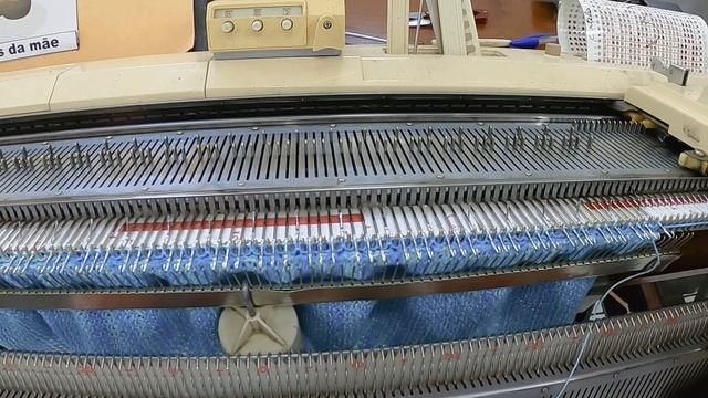 Saia infantil em linha feita em máquina de tricô смотреть онлайн