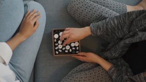 Простой рецепт от выпадения и для роста волос с эфирным маслом розмарина