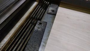 Прижим фанеры на лазерном станке.