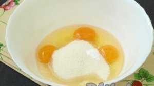 Заливной пирог с клубникой