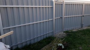 забор из профнастила на даче