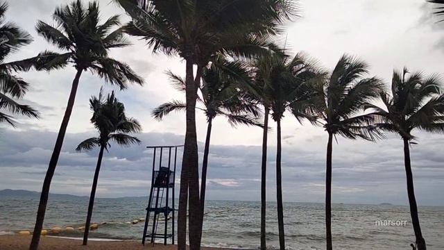 просто море, берег и набережная джомтьен จอมเทียน jomtien. ветер