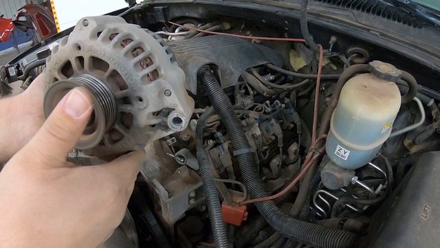 How To: 1999-2007 Chevy Silverado Alternator Replacement смотреть онлайн