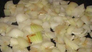 Капуста тушеная с копчеными ребрышками