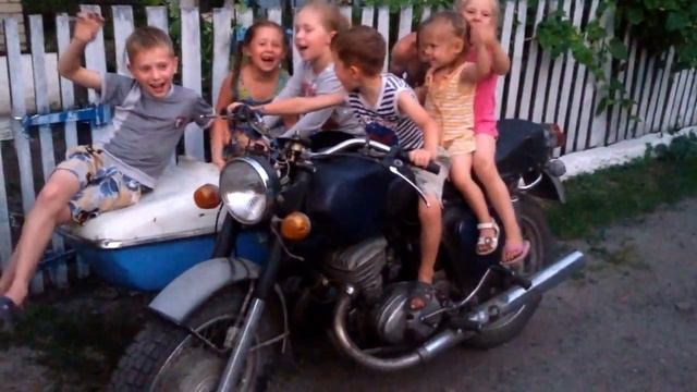 Едем в соседнее село на дискотеку смотреть онлайн