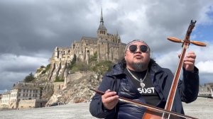 Temuujin , in Le Mont Saint - Michel , France