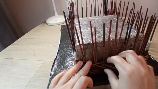 МК. Прямоугольный поднос из газетных трубочек. Как плести без формы.