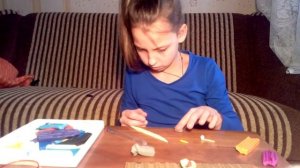 Делаем из пластилина ........