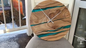 Часы из дерева и эпоксидной смолы